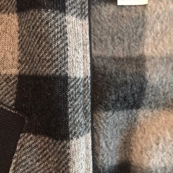 OshKosh checkered jacket - 6 months - Picture 3 of 4